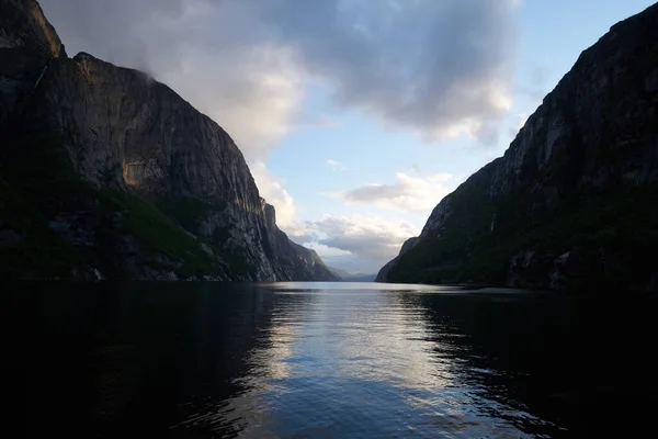 Lysefjord 的夜间景观 童话般的挪威峡湾自然 — 图库照片