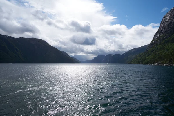 Norveç Teki Lysefjord Fiyortu Kanyonu Son Derece Dik Granit Kaya — Stok fotoğraf