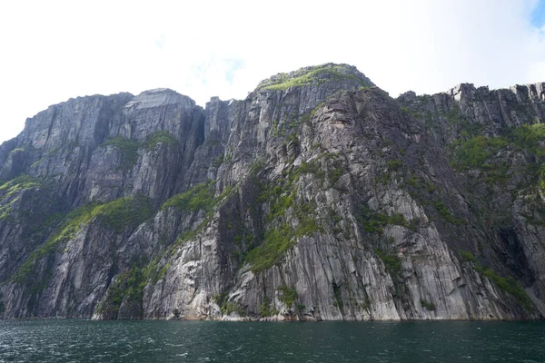 Skała Ambony Preikestolen Granitu Widziana Dołu Fiordu Kanionu Lysefjord Norwegii — Zdjęcie stockowe