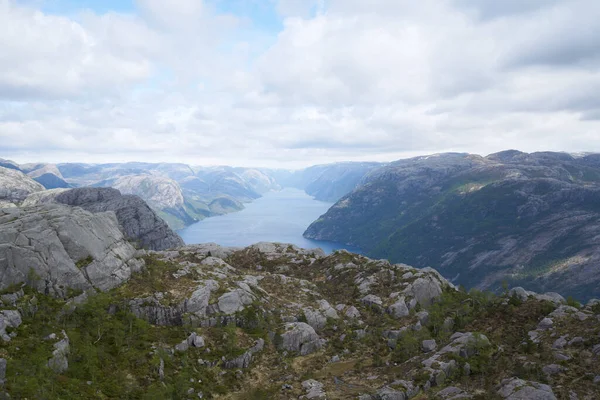 Захватывающий Дух Пейзаж Прейкестолена Норвегии Фьордом Люсе Фьорд Заднем Плане — стоковое фото