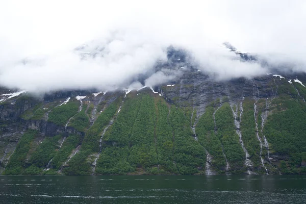 Geiranger Noruega 2020 Junho Famosa Cachoeira Das Sete Irmãs Fiorde — Fotografia de Stock