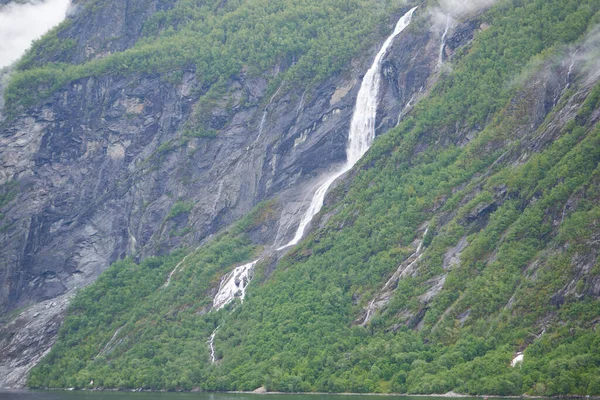 Geiranger Noruega 2020 Junio Famosa Cascada Las Siete Hermanas Fiordo —  Fotos de Stock