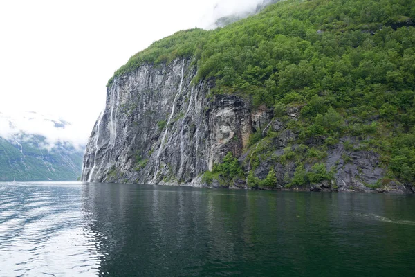 2020年6月21日 著名的七妹瀑布在Geiranger峡湾 — 图库照片