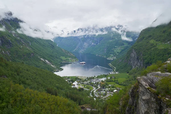 Krajobraz Norwegii Góry Wieś Fiordzie Geiranger — Zdjęcie stockowe