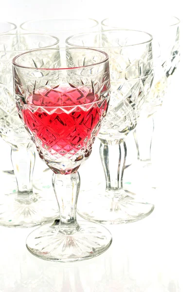 Czerwony kieliszek wina izolowany na białym tle — Zdjęcie stockowe