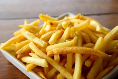 Patates kızartması yenmeye hazır.