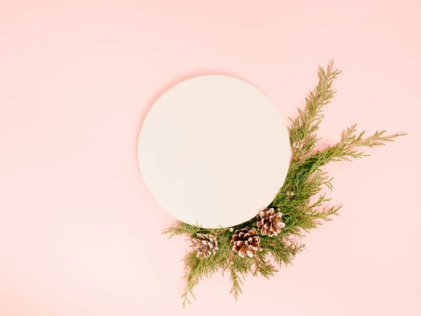 Draufsicht Der Weihnachtskomposition Auf Pastellrosa Hintergrund Weihnachtsgrußkarte Mit Kopierplatz Zum lizenzfreie Stockbilder