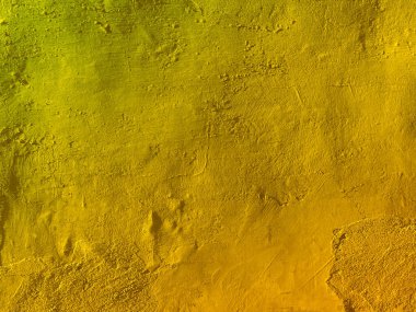 Beton duvardaki eski çatlak boya..