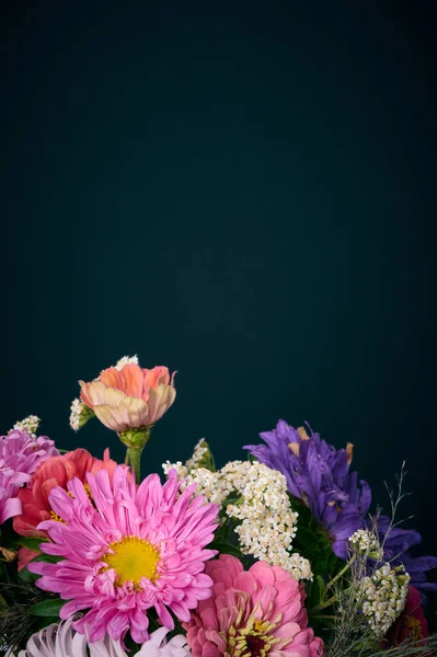 Bouquet Bright Flowers Dark Background — Fotografia de Stock