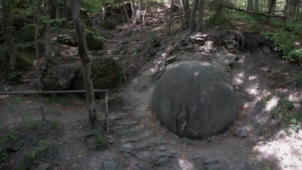 Mysterious Giant Stone Podubravlje Zavidovici Bosna Hercegovina — Stock video