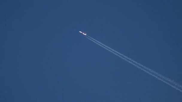 Flugzeug Blauen Himmel — Stockvideo