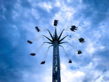 Carousel gökyüzünde