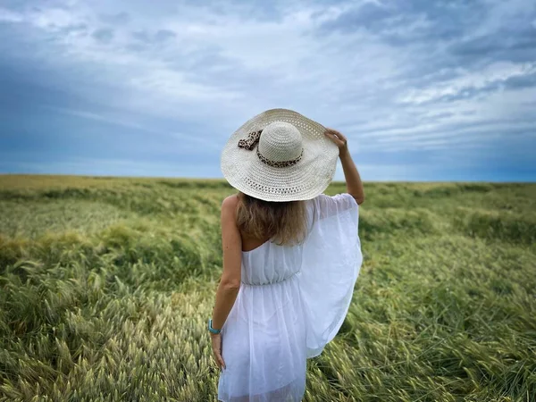 Woman Wearing White Dress Hat Standing Alone Field Wheat Silage — Stock Photo, Image