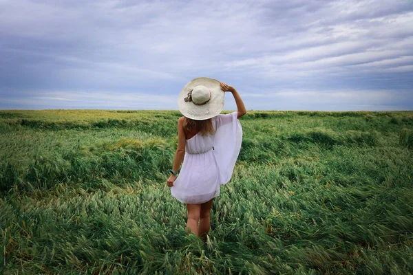 Woman Wearing White Dress Hat Standing Alone Field Wheat Silage — Stock fotografie