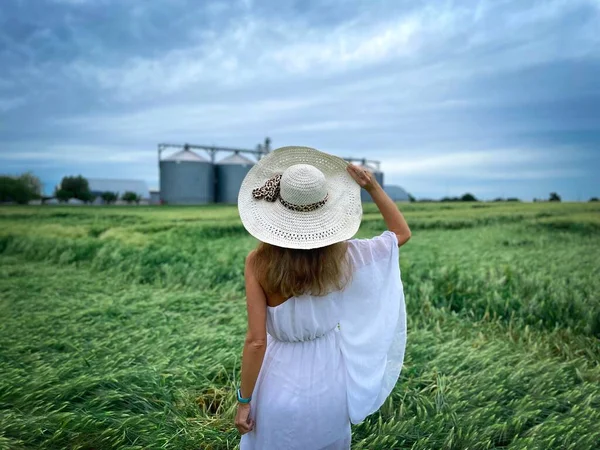 Woman Wearing White Dress Hat Standing Alone Field Wheat Silage — Stock Photo, Image