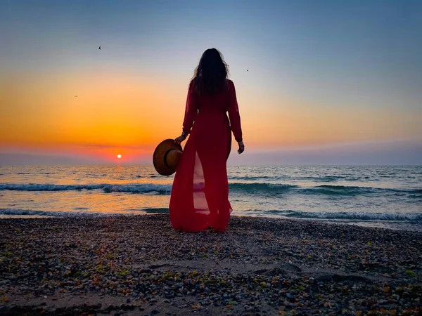 Rear View Woman Long Red Dress Summer Hat Standing Beach — Stockfoto