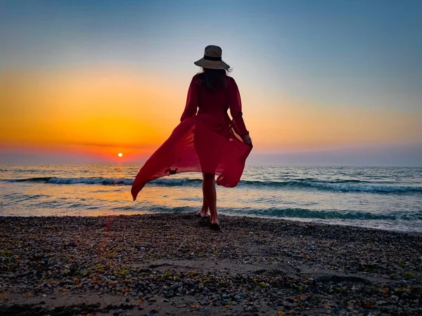 Rear View Woman Long Red Dress Summer Hat Standing Beach — Stockfoto
