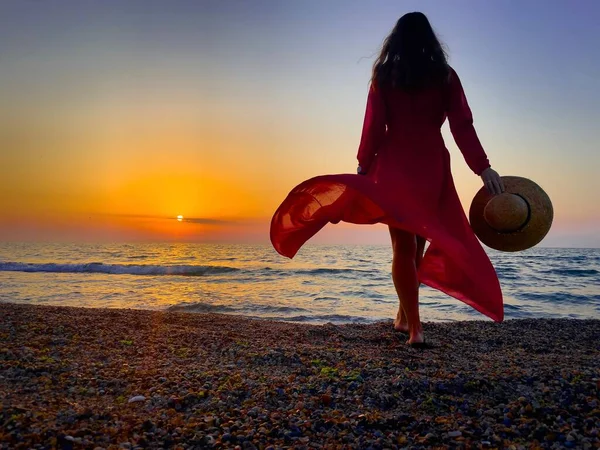 Rear View Woman Long Red Dress Summer Hat Standing Beach — Stockfoto