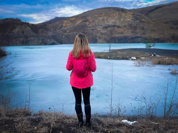 Rear View Woman Backpack Standing Frozen Lake 图库图片
