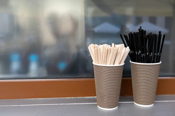 Black Cocktail Tubes Corrugation Wooden Stirring Sticks Paper Cups Front — Stock Photo, Image