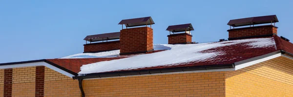 Brown Roof Made Bitumen Soft Tiles Roof Cottage Slopes Chimney — Stock Photo, Image