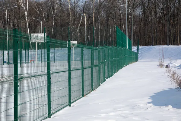 Green Mesh Metal Fence Encloses Children Playground Winter Sectional Fencing — Stock Photo, Image