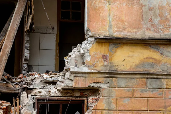 Fragmento Una Vieja Casa Ladrillos Destruida Demolición Viviendas Ruinas Concepto — Foto de Stock