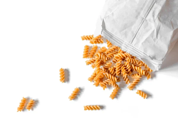 Massa Fusilli Centeio Sem Ovos Grão Inteiro Fundo Branco Derramada — Fotografia de Stock