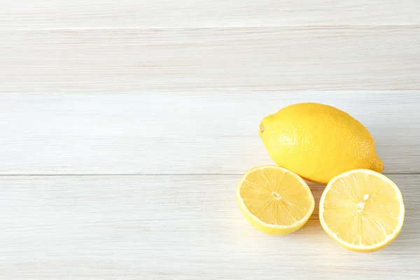 Whole Cut Ripe Lemons White Wooden Background Copy Space Text — Stock Photo, Image