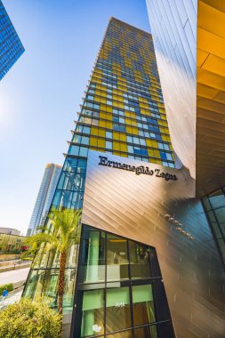 Las Vegas, Nevada, ABD - 1 Ekim 2021 Las Vegas şehir merkezinde gökdelenler. Waldorf Astoria Las Vegas - Beş yıldızlı lüks otel ve Aria Resort ve Casino. Modern mimari, sokak manzarası