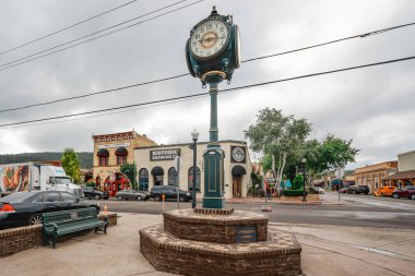 Williams, Arizona, ABD - 27 Eylül 2021 Williams, Grand Canyon geçidi, Route 66, Arizona. Sokak manzarası, mimari, trafik, şehir hayatı
