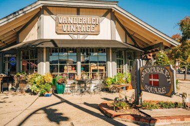 Solvang, California, ABD - 28 Aralık 2021 Solvang Denmarket Meydanı, Güney Kaliforniya 'nın Santa Ynez Vadisi' nde geleneksel Danimarka Biçimli Mimarisi ile bilinir.