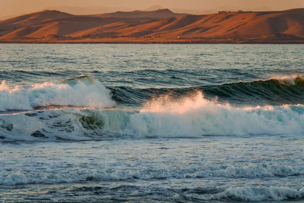 일몰과 파도가 이었다 캘리포니아 태평양 — 스톡 사진