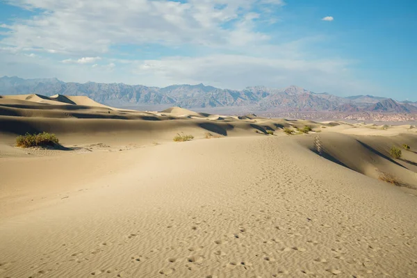 Mesquite Flat Sand Dunes Montañas Cielo Nublado Parque Nacional Del — Foto de Stock