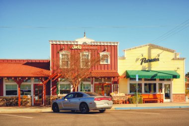 Orcutt, Santa Barbara County, California, 4 Şubat 2022. Tarihi Old Town Orcutt. Kahve dükkanı, fırın, restoranlar, sokak manzarası.