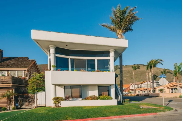 Pismo Beach California Usa February 2022 Beautiful Houses Nicely Landscaped — Stock Photo, Image