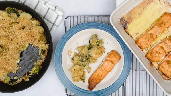 Baked Salmon Baked Cauliflower Broccoli Casserole Close Kitchen Table Flat — Stock Photo, Image