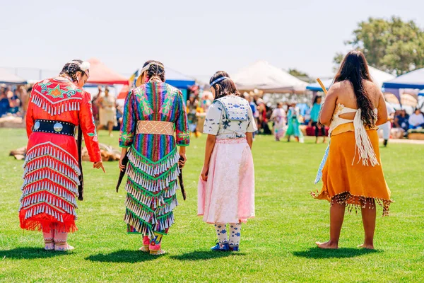 Powwow Native Americans Dressed Full Regalia Details Regalia Close Chumash — ストック写真