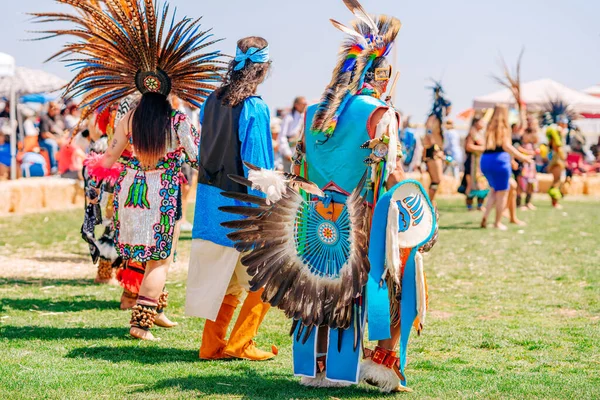 Powwow Nativos Americanos Vestidos Regalia Completa Detalhes Regalia Perto Dia — Fotografia de Stock