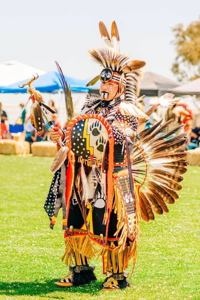 캘리포니아주 2022 원주민의 Full Regalia Chumash Day Powwow Intertribal Gathering — 스톡 사진