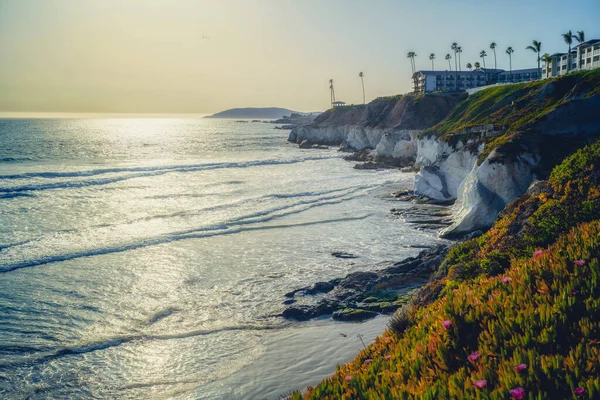 Pismo Beach Cliffs Sunset Silhouette Hotels Overlooking Water Edge California — Fotografia de Stock
