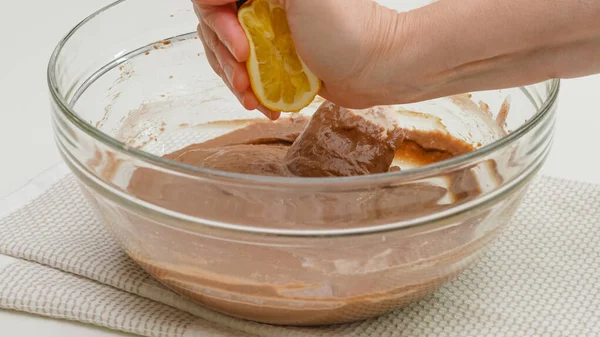 Chocolate Cake Recipe Mixing Cake Batter Glass Bowl Squeezing Lemon — стоковое фото