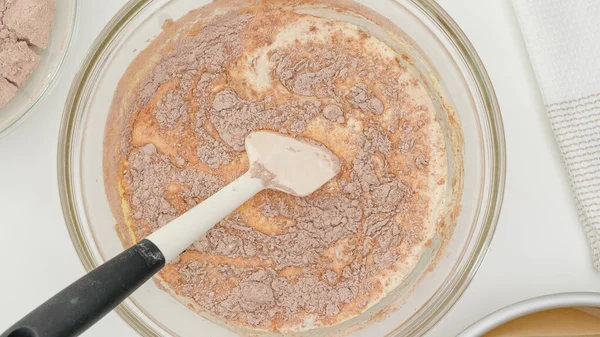 Csokitorta Recept Süteményt Keverni Egy Üvegtálba Közelkép Sütési Folyamat Lapos — Stock Fotó