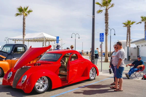 ピズモビーチ カリフォルニア州 アメリカ 2022年6月3日 西海岸最大のクラシックカーとストリートロードショーの1つであるピズモビーチのクラシック カリフォルニア州ピズモビーチピア広場 — ストック写真