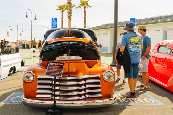ピズモビーチ カリフォルニア州 アメリカ 2022年6月3日 西海岸最大のクラシックカーとストリートロードショーの1つであるピズモビーチのクラシック カリフォルニア州ピズモビーチピア広場 — ストック写真