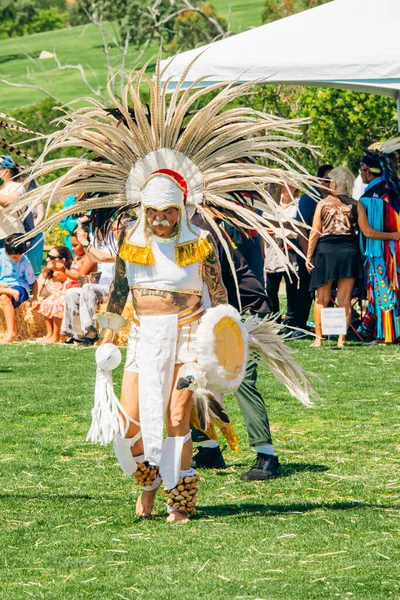 カリフォルニア州マリブ 2022年4月9日 パワー アメリカ先住民は完全なレガリア服を着ていた チュマシュの日 Powwow Intertrative Gathering — ストック写真