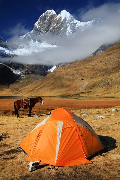 Camping w cordiliera huayhuash — Zdjęcie stockowe