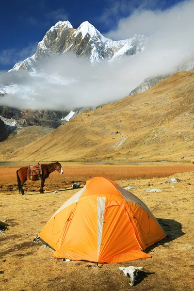 Camping in Cordiliera Huayhuash — Stockfoto