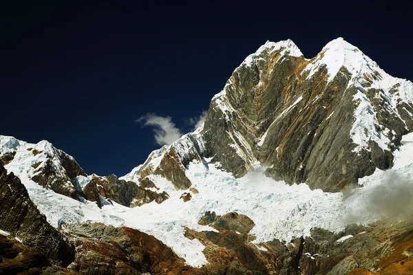 Alpine Landschaft in Cordiliera Huayhuash, Peru, Südamerika — Stockfoto