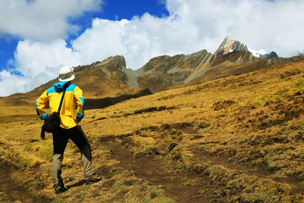 Trekking in Cordiliera Huayhuash — Stock Photo, Image